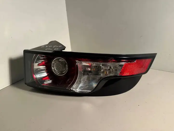 Land Rover Range Rover Evoque L538 (2015 - 2018) Задний фонарь в крышке багажника — фото 1