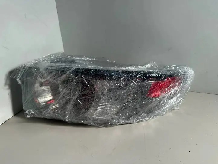 Land Rover Range Rover Evoque L538 (2015 - 2018) Задний фонарь в крышке багажника — фото 3