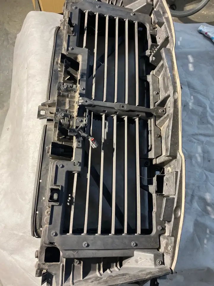 Cadillac Escalade IV (2014 - 2019) Дефлектор воздуха — фото 1