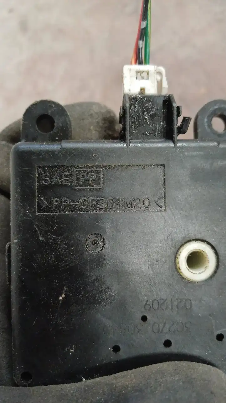 Nissan Primera (2001 - 2008) 3C27030840 Двигатель задвижки потока воздуха — фото 2