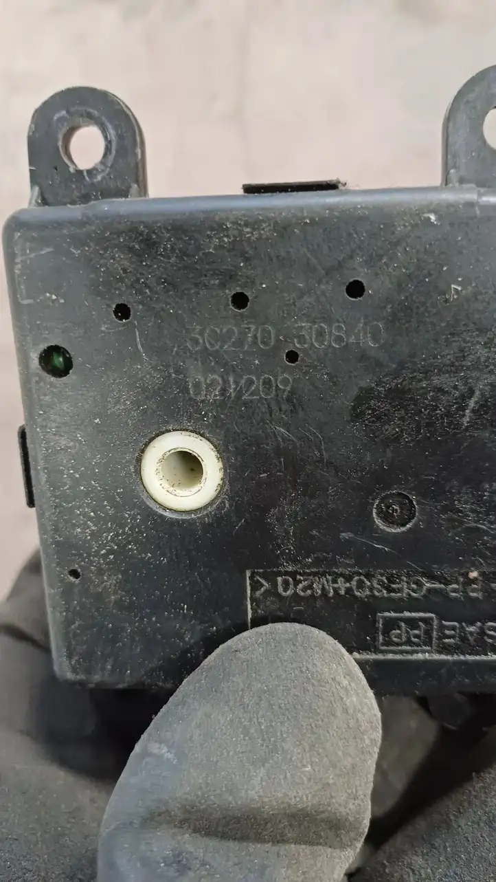 Nissan Primera (2001 - 2008) 3C27030840 Двигатель задвижки потока воздуха — фото 3