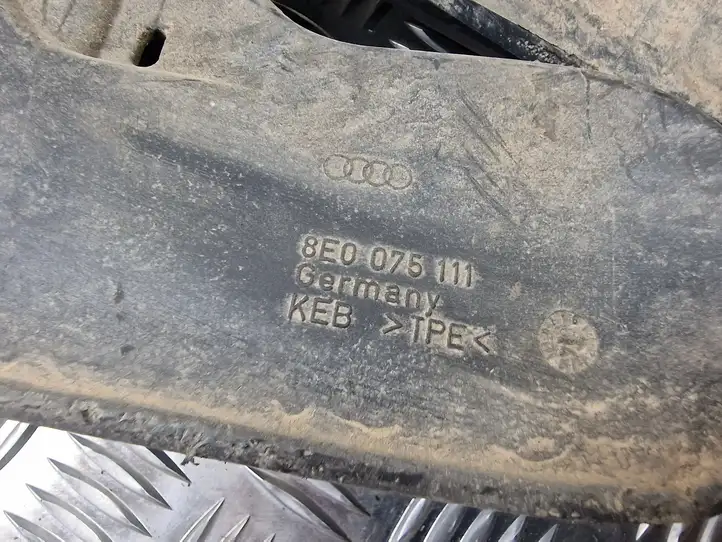 Audi A4 S4 B6 8E 8H (2000 - 2006) 8E0075111 Комплект брызговиков — фото 2