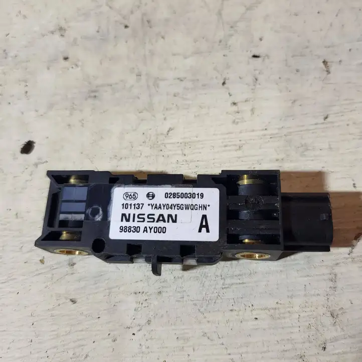 Nissan Primera (2001 - 2008) 98830AY000 Датчик удара SRS — фото 1