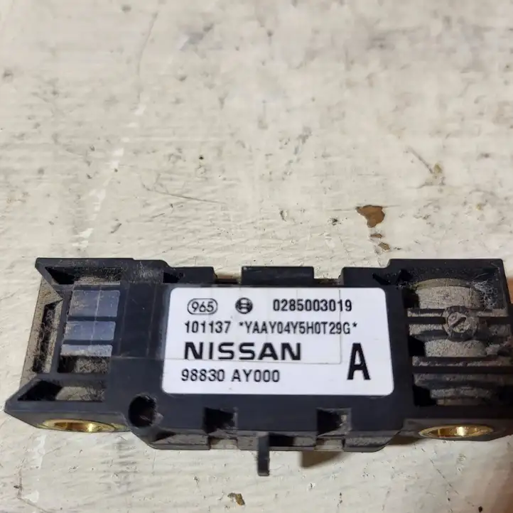 Nissan Primera (2001 - 2008) 98830AY000 Датчик удара SRS — фото 2