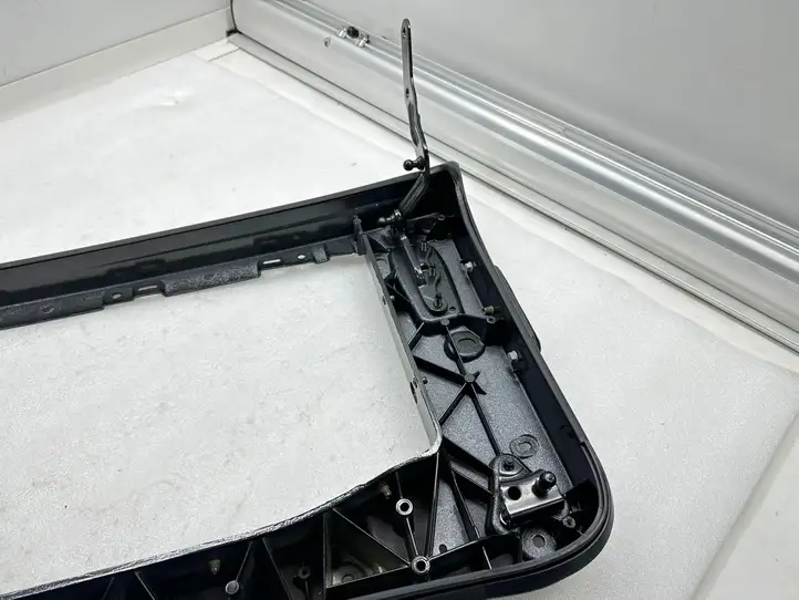 Tesla Model X (2021 - ) 102878200 Рамка дверного стекла задней двери — фото 3