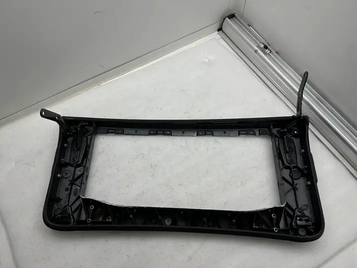 Tesla Model X (2021 - ) 102878200 Рамка дверного стекла задней двери — фото 7