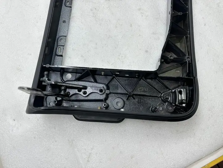 Tesla Model X (2021 - ) 102878200 Рамка дверного стекла задней двери — фото 12