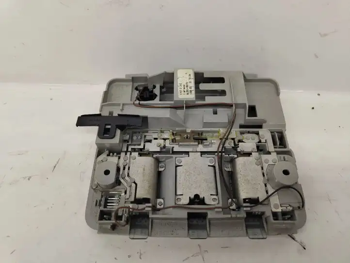 Toyota Avensis T250 (2003 - 2006) 8126305070 Передняя подсветка — фото 2