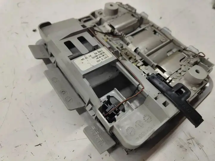 Toyota Avensis T250 (2003 - 2006) 8126305070 Передняя подсветка — фото 3