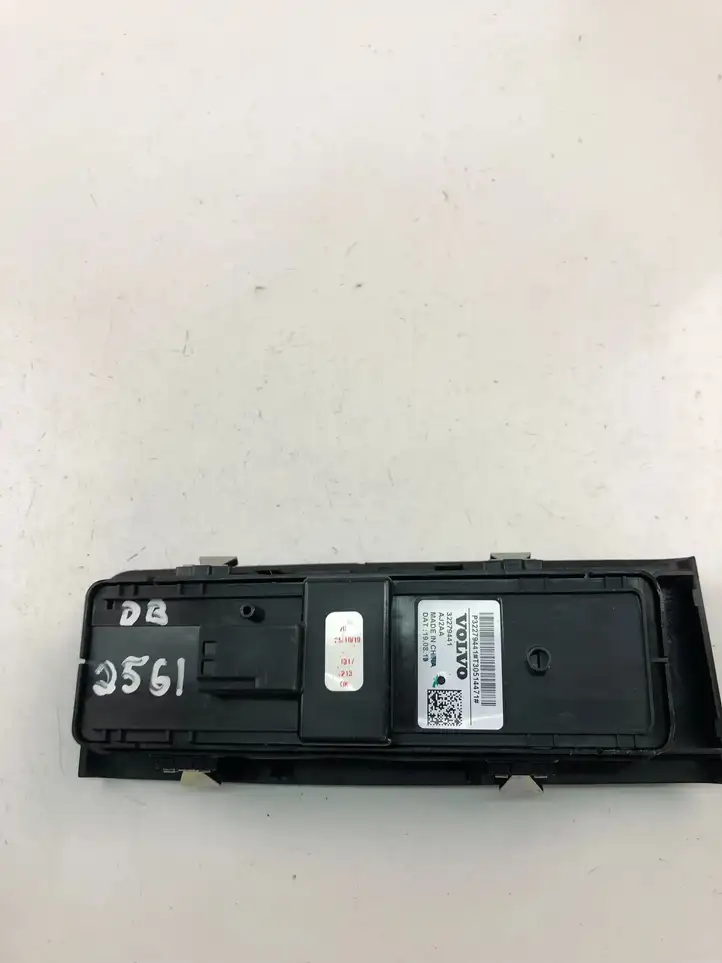 Volvo XC40 (2017 - ) 32279441 Кнопка стеклоподъемников — фото 3