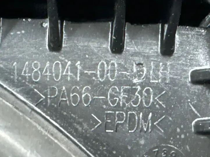 Tesla Model X (2021 - ) 148404100D Накладка стекла задней двери — фото 9