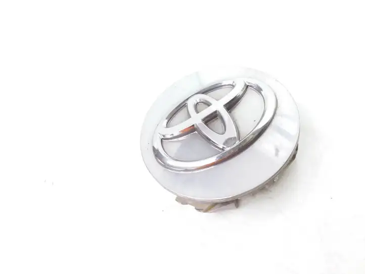 Toyota Auris E180 (2012 - 2018)   Заводская крышка (крышки) от центрального отверстия колеса