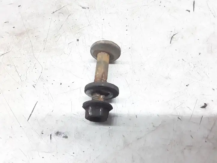 Volvo XC90 (2002 - 2006)   Болт развал - схождения