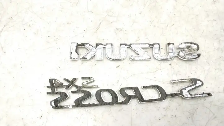 Suzuki SX4 S-Cross (2013 - 2021) Эмблема производителя — фото 4