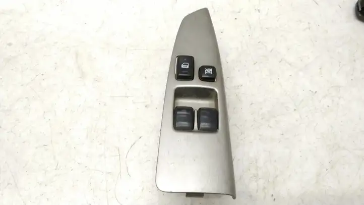Toyota Corolla Verso E121 (2001 - 2004) 8404013061 Блок кнопок стеклоподъемников — фото 1