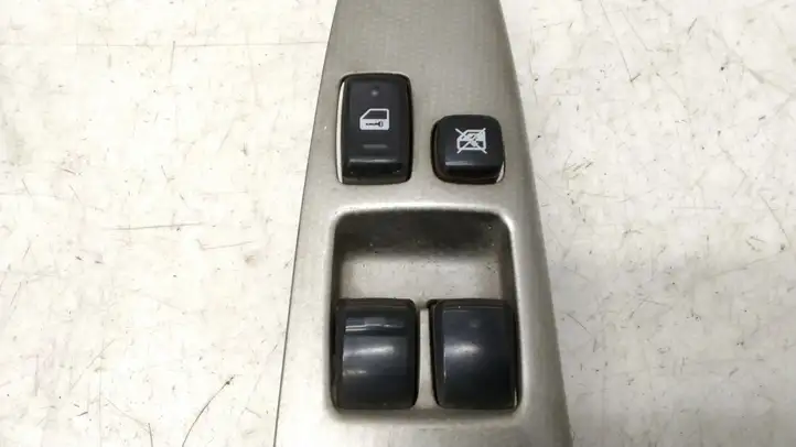 Toyota Corolla Verso E121 (2001 - 2004) 8404013061 Блок кнопок стеклоподъемников — фото 2