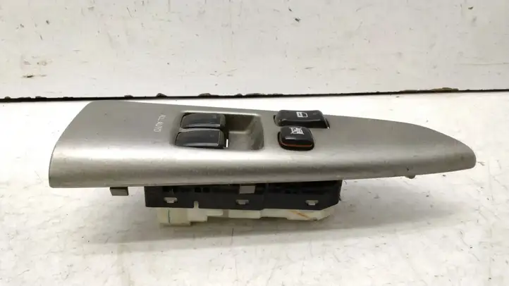 Toyota Corolla Verso E121 (2001 - 2004) 8404013061 Блок кнопок стеклоподъемников — фото 3