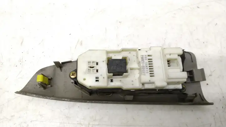 Toyota Corolla Verso E121 (2001 - 2004) 8404013061 Блок кнопок стеклоподъемников — фото 4
