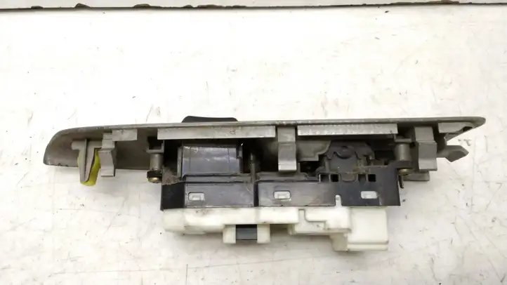 Toyota Corolla Verso E121 (2001 - 2004) 8404013061 Блок кнопок стеклоподъемников — фото 6