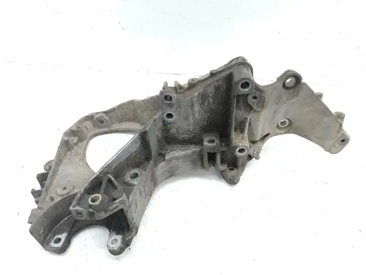 Renault Avantime (2001 - 2005) 8200123833 Кронштейн топливного насоса — фото 4