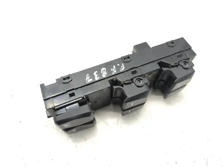 Hyundai ix35 (2009 - 2013) 3834901310 Кнопка стеклоподъемников — фото 3