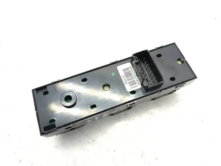 Hyundai ix35 (2009 - 2013) 3834901310 Кнопка стеклоподъемников — фото 6