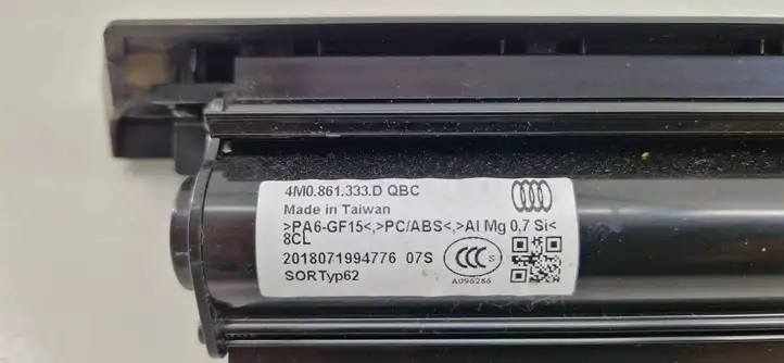 Audi Q7 4M (2015 - ) 4M0861333D Солнцезащитная шторка багажника — фото 5