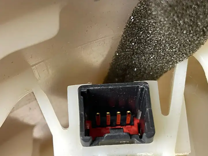 Jaguar XK8 - XKR (1996 - 2004) 3W835403512AE Обшивка стойки A — фото 5