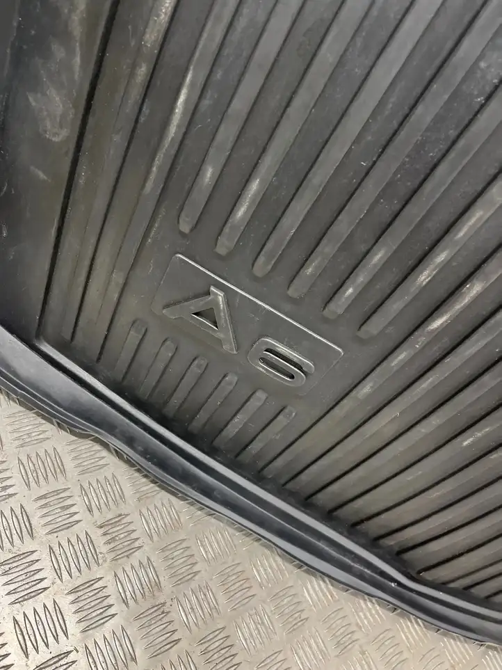 Audi A6 C7 (2014 - 2018) 4G5061180 Резиновый коврик багажника — фото 2