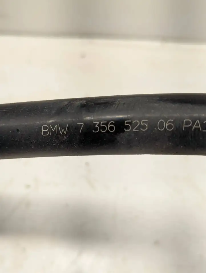 BMW 7 G11 G12 (2015 - 2022) 7356525 Шланг сапуна — фото 3