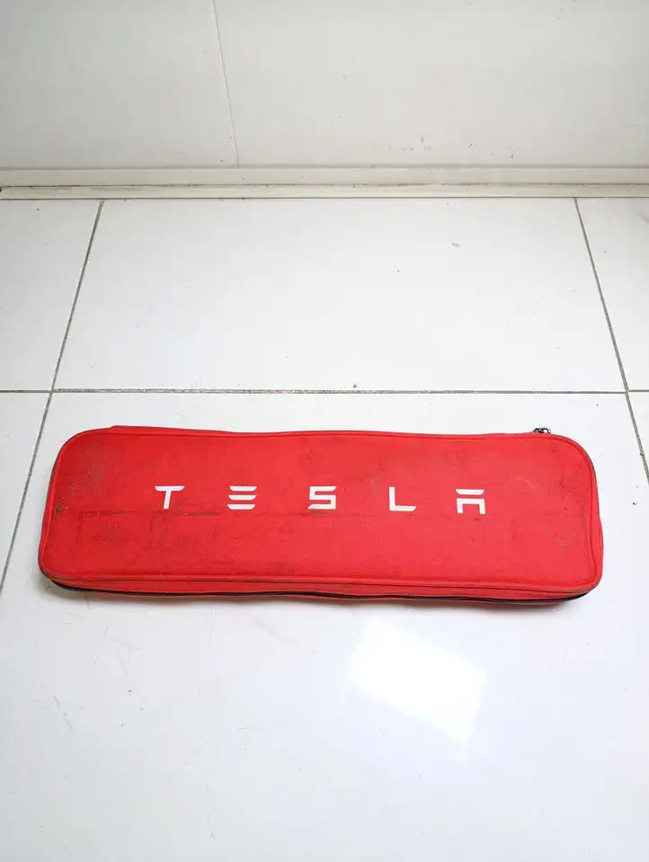 Tesla Model S (2016 - 2021) DIN13164 Автомобильная аптечка — фото 1