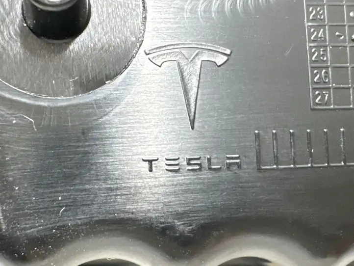 Tesla Model 3 (2024 - ) 171251300D Задний противотуманный фонарь — фото 2