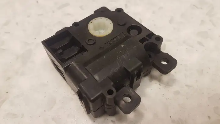 Lexus GS250 300 350 300h 450h (2011 - 2015) 0638002110 Двигатель задвижки потока воздуха — фото 2