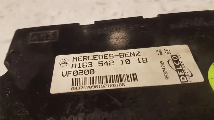 Mercedes-Benz ML W163 (1997 - 2005) A1635421018 Передняя подсветка — фото 3