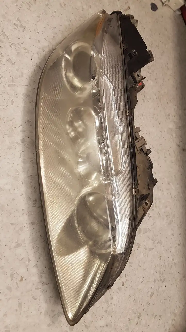 Mazda 6 (2002 - 2005) F014003907R Передняя фара — фото 1
