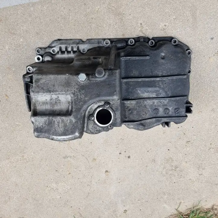 BMW 3 E90 E91 (2005 - 2012) 11137797969 Картер двигателя — фото 1