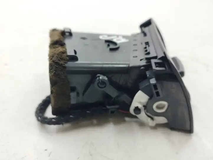 Audi A4 S4 B6 8E 8H (2000 - 2006) 8E0820902F Боковой воздушный дефлектор — фото 4