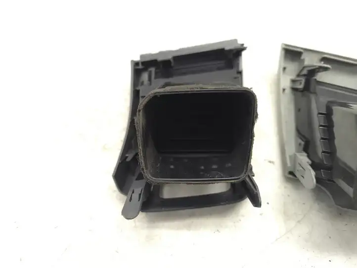 Toyota Prius (XW30) (2009 - 2015) 5566047030 Боковой воздушный дефлектор — фото 2