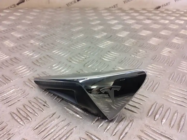 Tesla Model 3 (2017 - 2023) 112510777e Поворотный фонарь крыла — фото 8