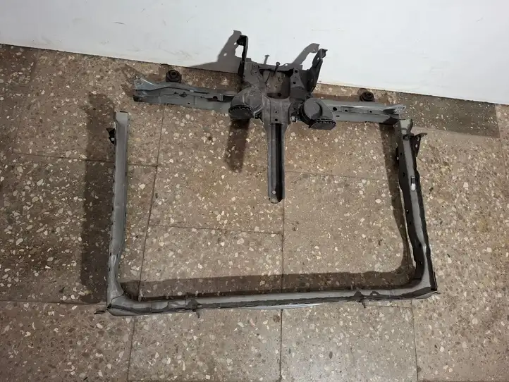 (2017 - ) 8652030670 Кронштейн панели радиатора — фото 1