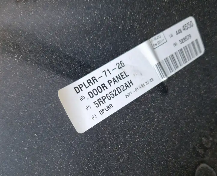 Chrysler Pacifica (2016 - ) 5RP652D2AH Обшивка раздвижной двери — фото 4