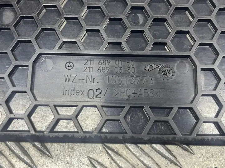 Mercedes-Benz E W211 (2002 - 2009) 2116890130 Рамка бардачка — фото 3