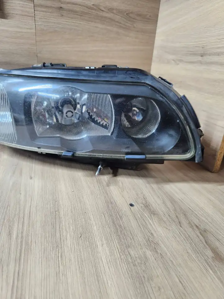 Volvo XC70 (2004 - 2007) 30655906 Передняя фара — фото 2