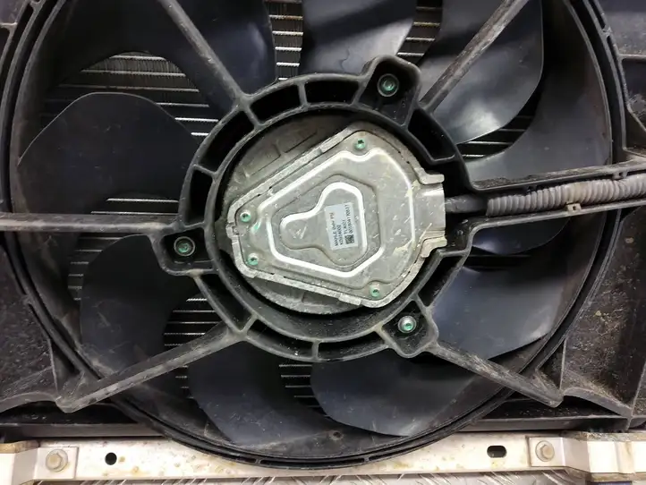 Tesla Model 3 (2017 - 2023) 107673200h Дефлектор воздуха — фото 8
