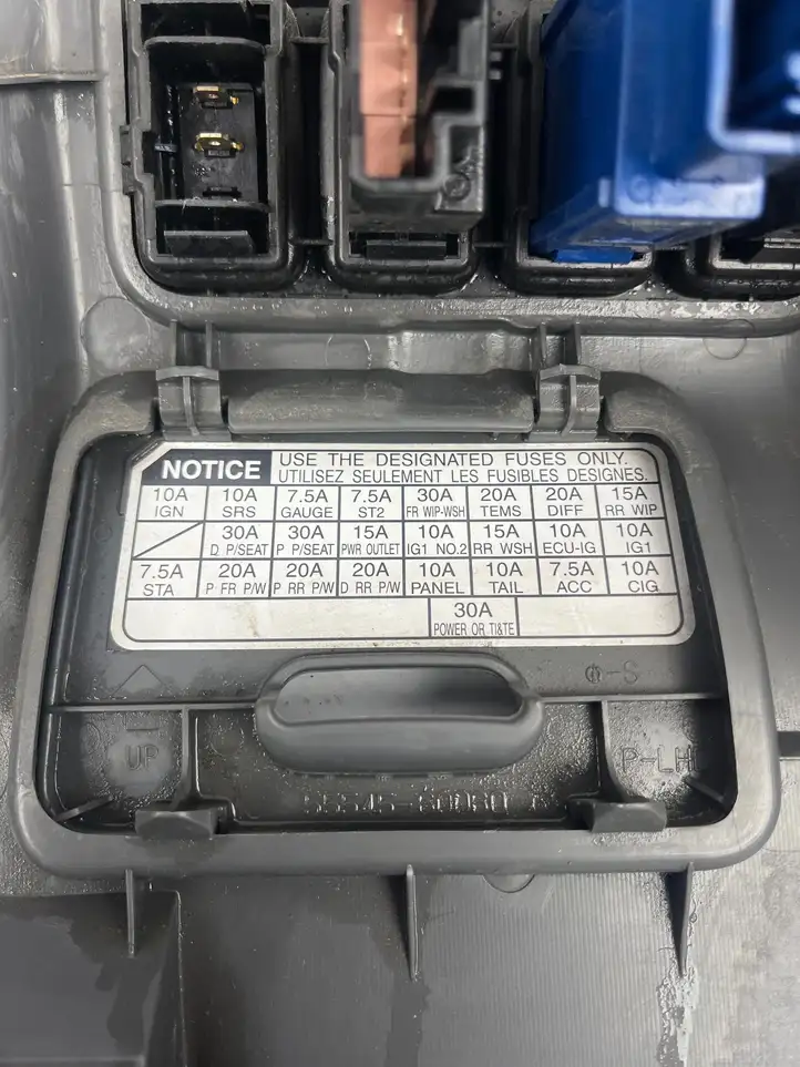 Toyota Land Cruiser (J120) (2002 - 2009) 55432-60410 Прочие детали салона — фото 9