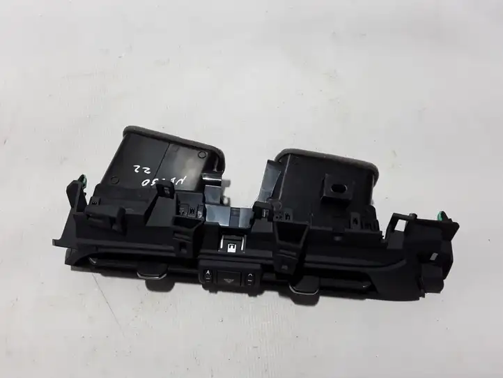 Lexus NX (2021 - ) 55670F6010 Центральный воздушный дефлектор — фото 4