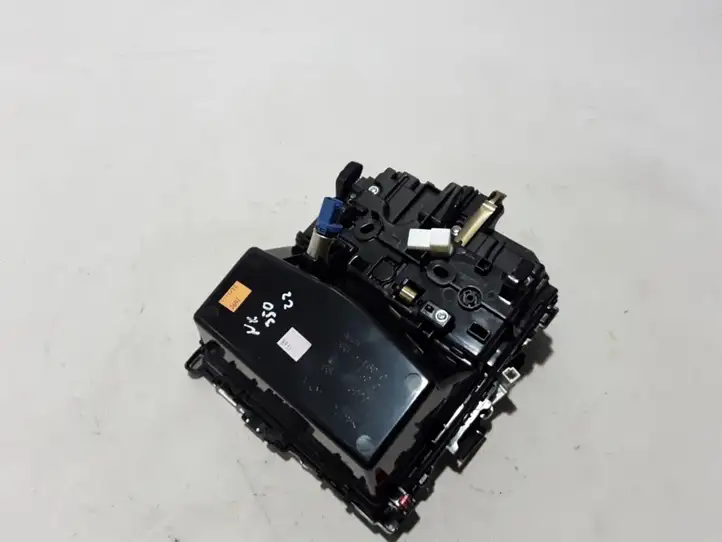 Lexus NX (2021 - ) 58813F6010 Вещевой ящик — фото 2