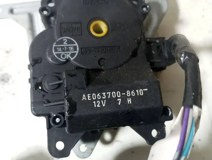 Toyota Corolla Verso AR10 (2004 - 2009) AE0637008610 Двигатель задвижки потока воздуха — фото 3