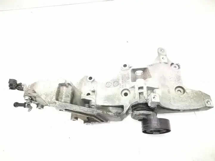 Audi Q3 8U (2011 - 2014) 03L903143Q Кронштейн генератора — фото 1