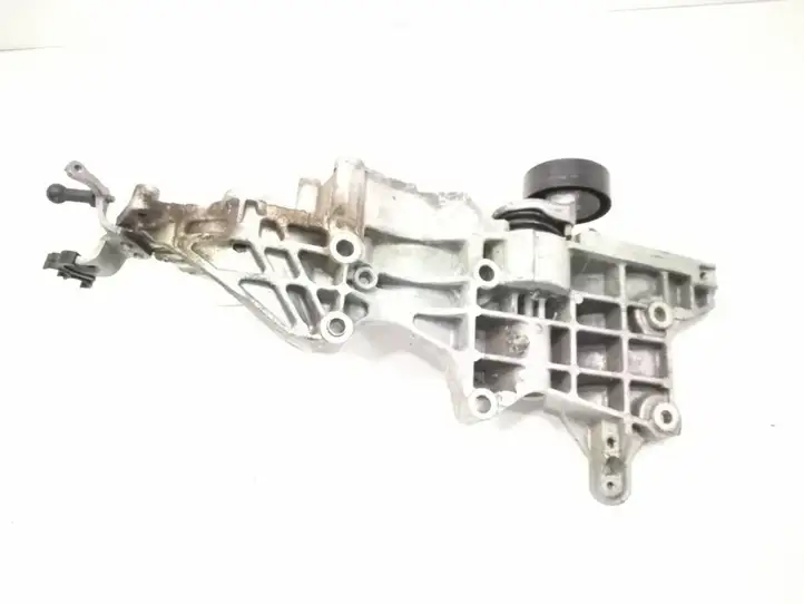 Audi Q3 8U (2011 - 2014) 03L903143Q Кронштейн генератора — фото 2
